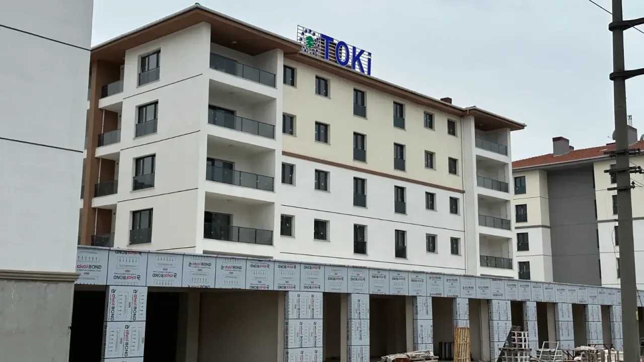 Derince 2. Etap TOKİ şantiyesi, CSM cam ve alüminyum sistemleri uygulaması
