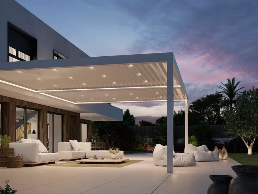 Teras üzerinde biyoklimatik pergola, kapalı lamel konumunda gölge