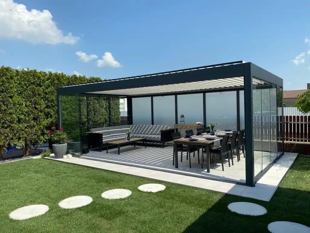 Açık alanda motorlu biyoklimatik pergola, alüminyum gövde